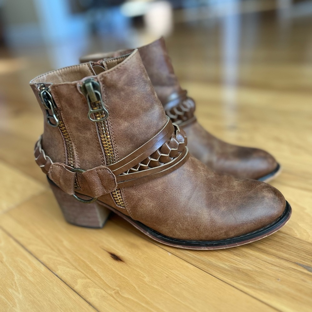 Blazin Roxx Western Women’s Boots Ankle Booties Studded Braided Strap Size 7